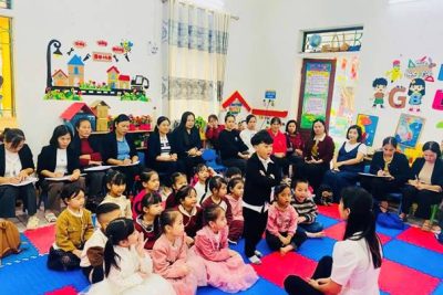 Tổ chức sinh hoạt chuyên môn theo nghiên cứu bài học.